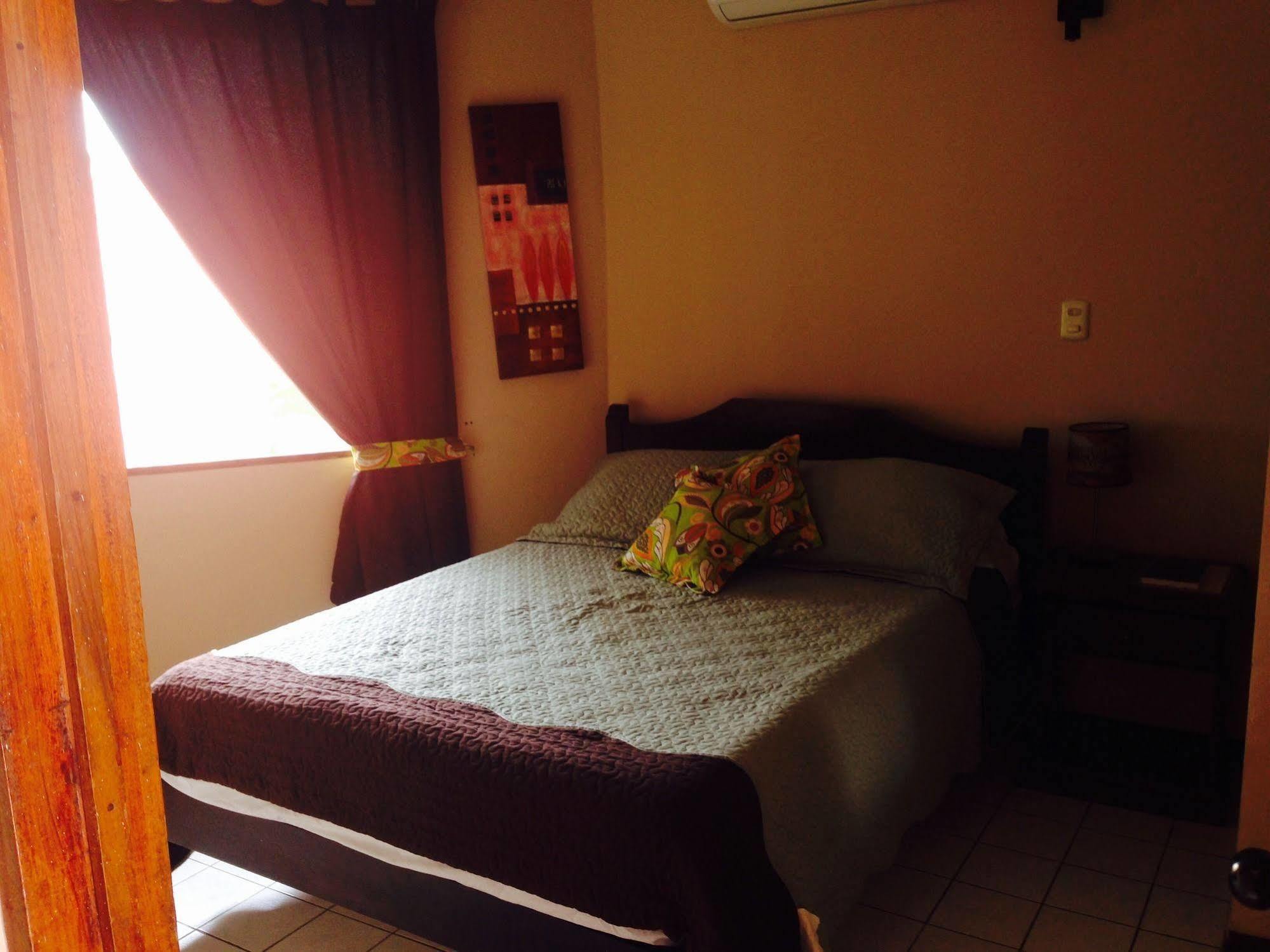 Hotel Mango Mar Jacó Esterno foto