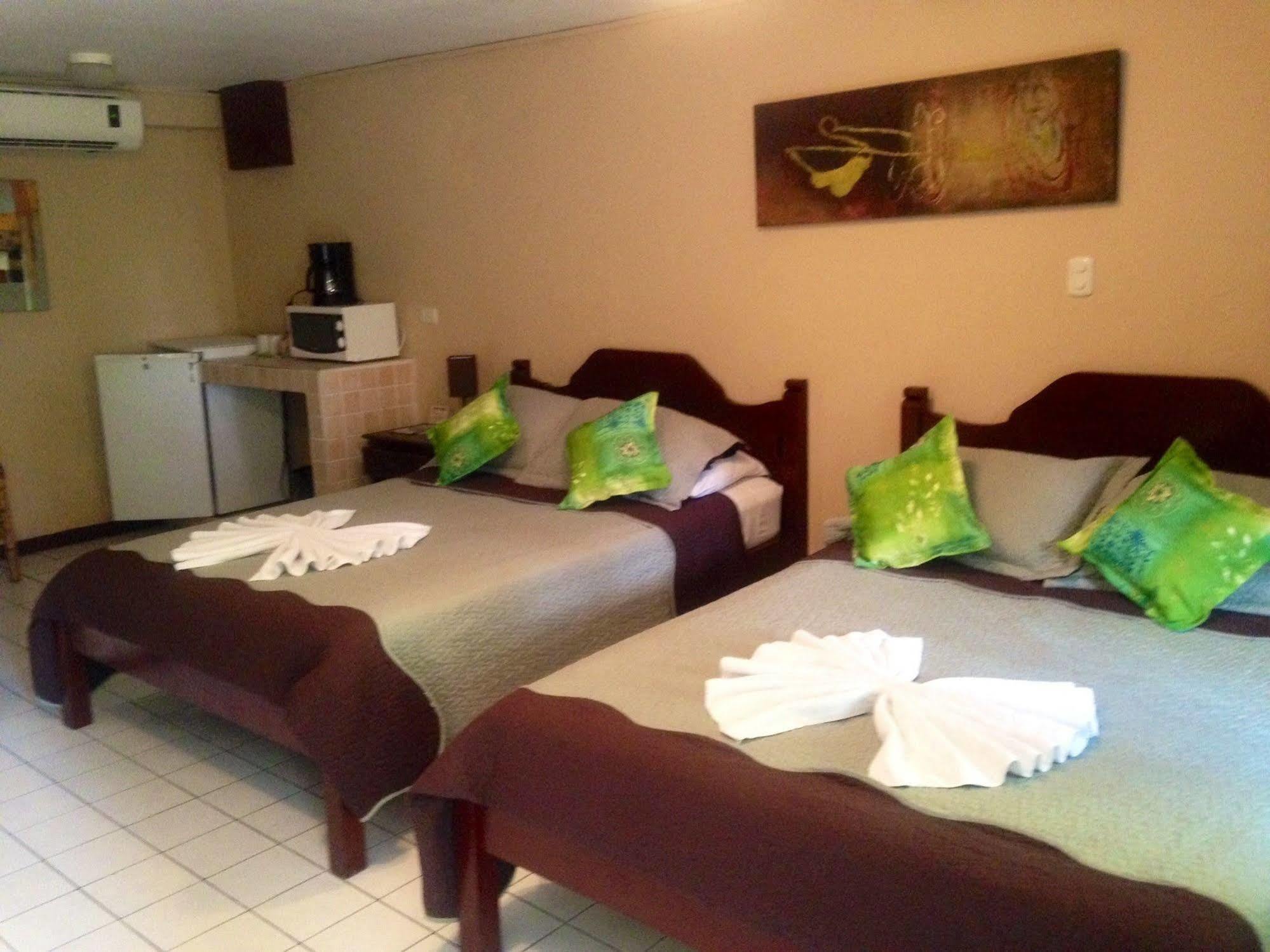 Hotel Mango Mar Jacó Esterno foto